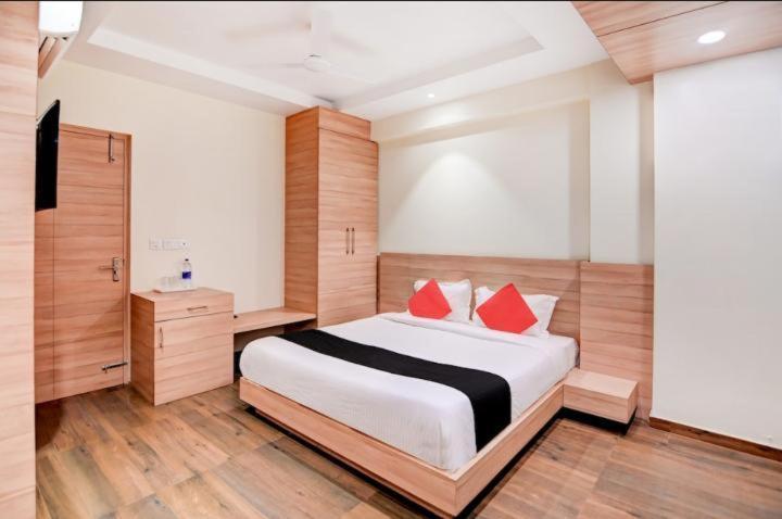 Triton Inn Lucknow Exterior foto